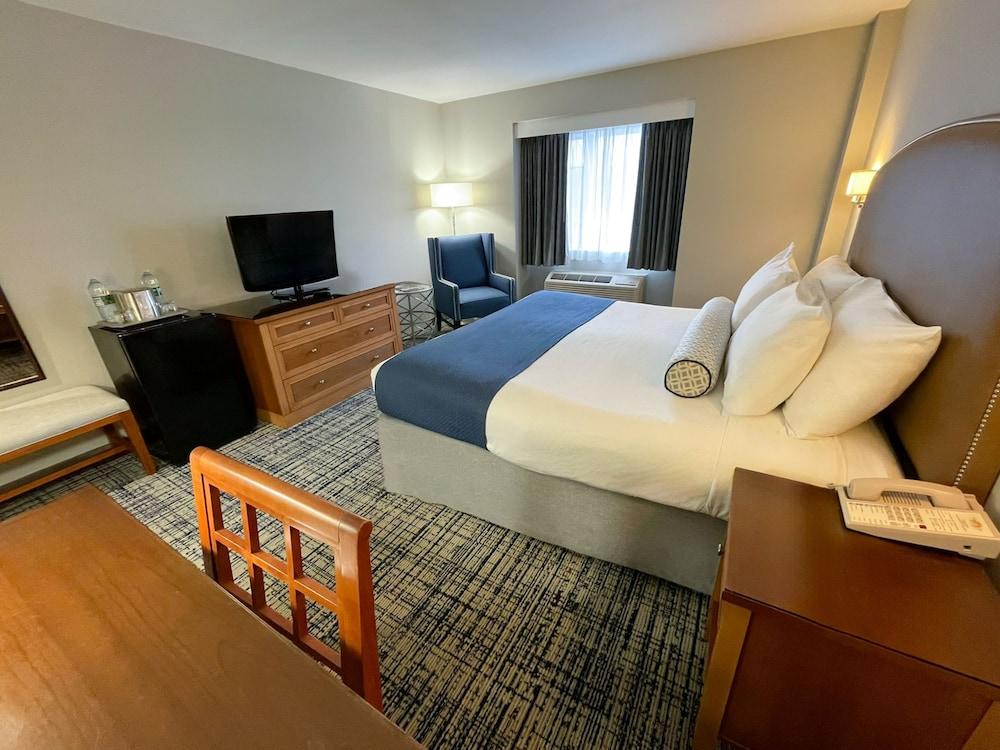 Water's Edge Resort & Spa photo 18