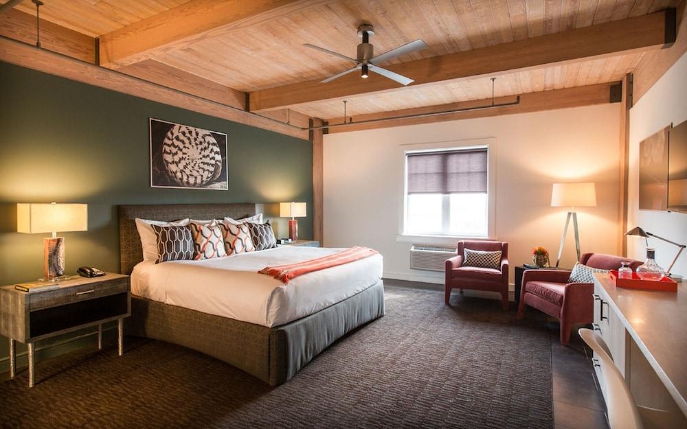 Harbor House Hotel and Marina at Pier 21 photo 5