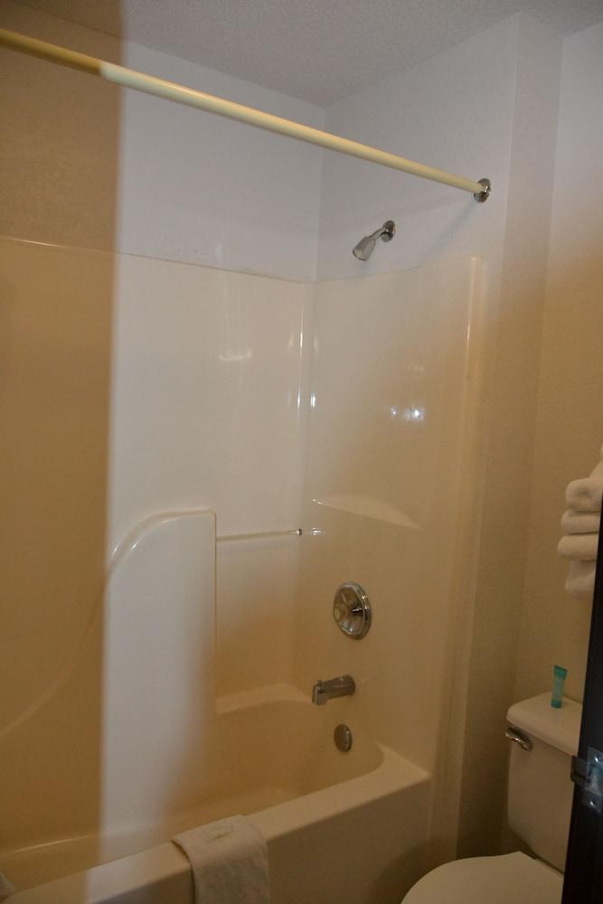 Carrington Inn & Suites photo 27