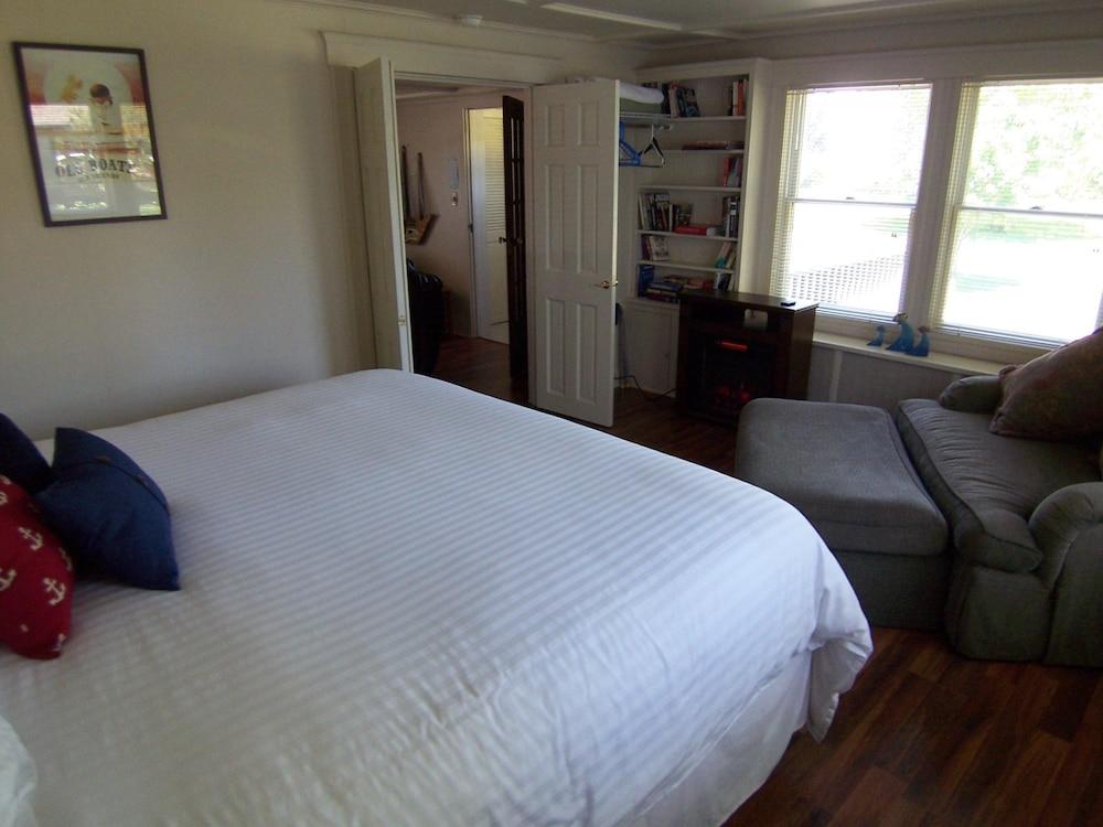 Wooden Boat Inn photo 34