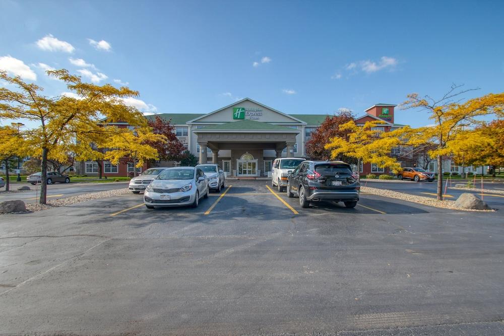Holiday Inn Express Hotel & Suites Oshkosh by IHG photo 59