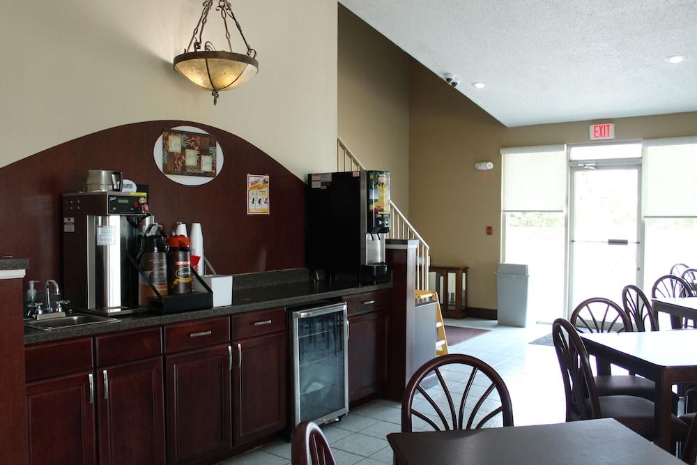 Boarders Inn & Suites photo 46