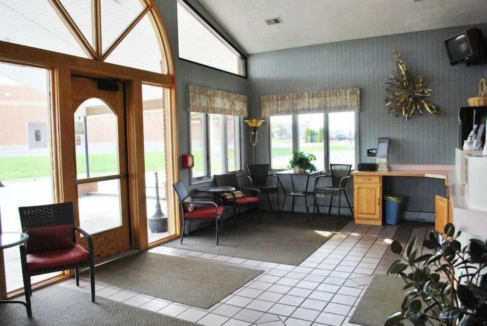 Fleetwood Inn & Suites photo 28