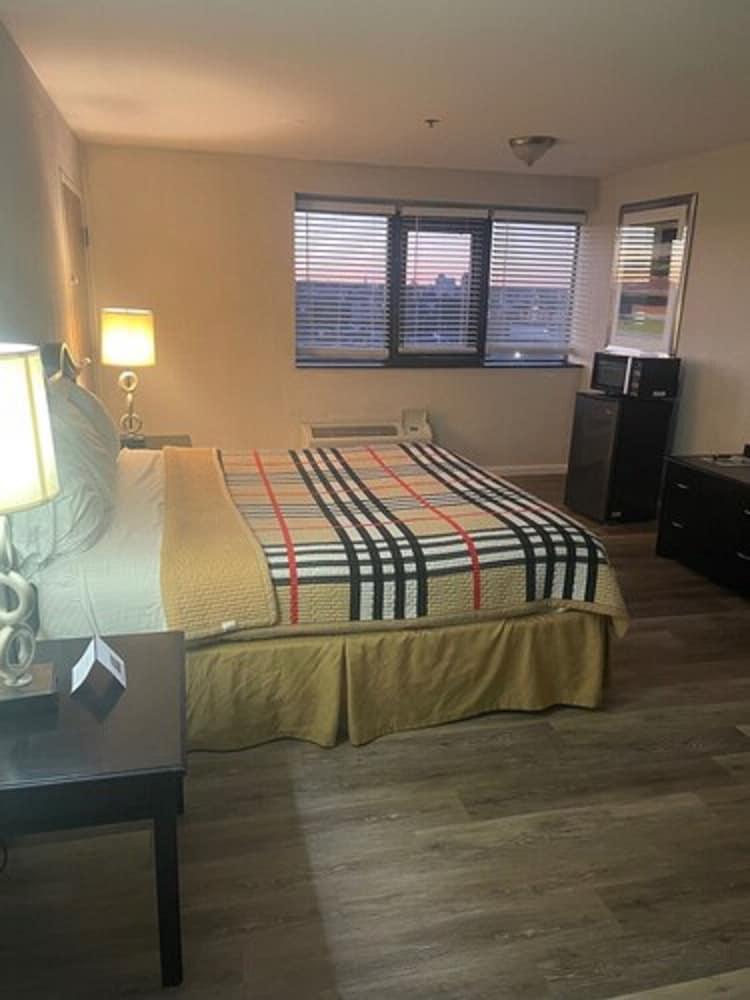 APM Inn and Suites photo 10