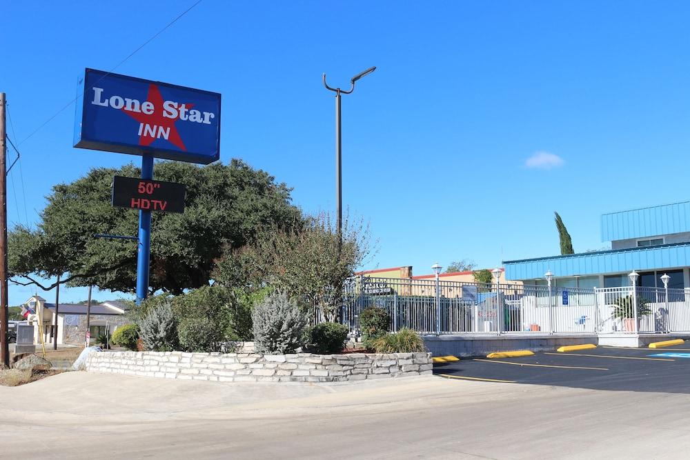 LoneStar Inn photo 1