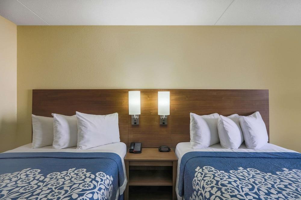 Days Inn by Wyndham Newark Wilmington photo 5