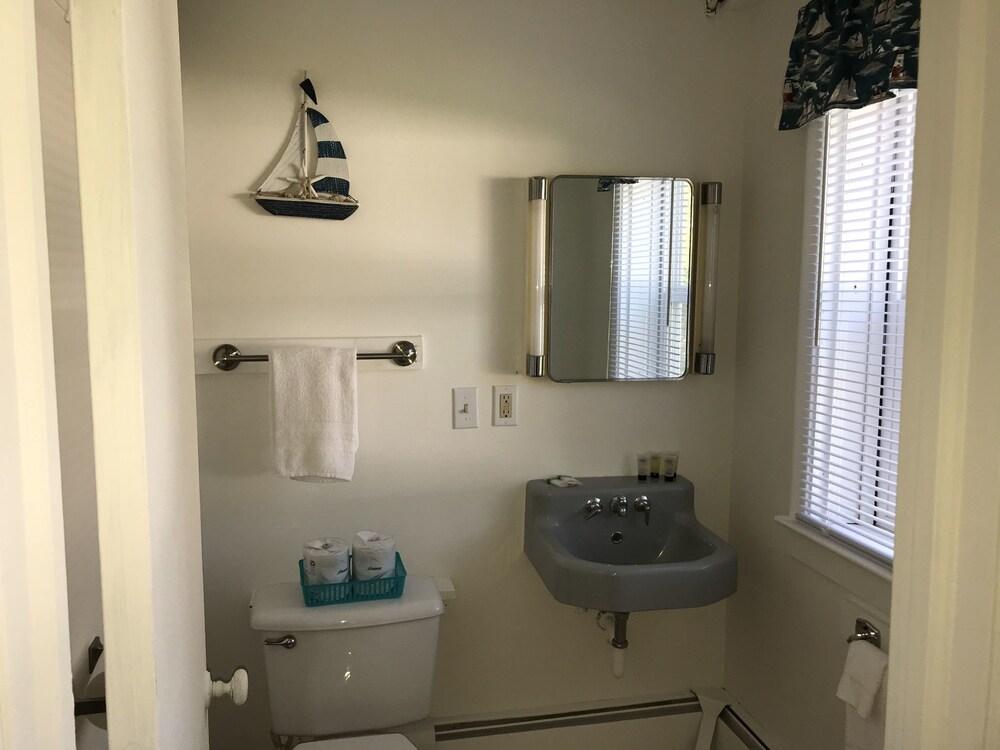 White Feather Motel photo 27