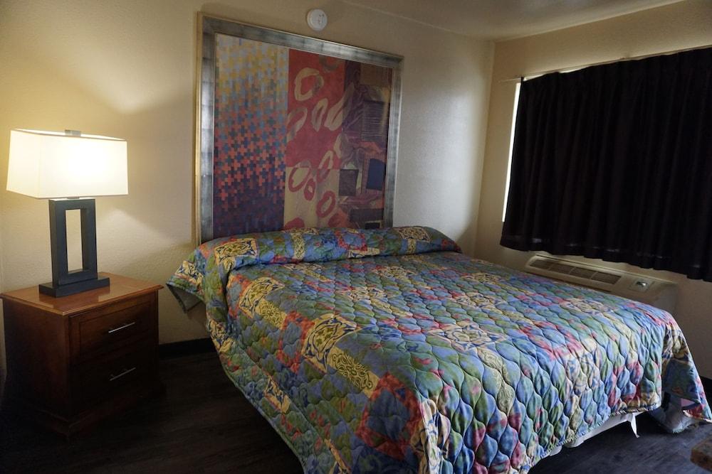 Econo Lodge San Antonio Northeast I-35 photo 20