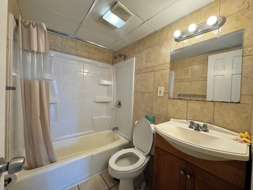 Skyview Manor Motel photo 25