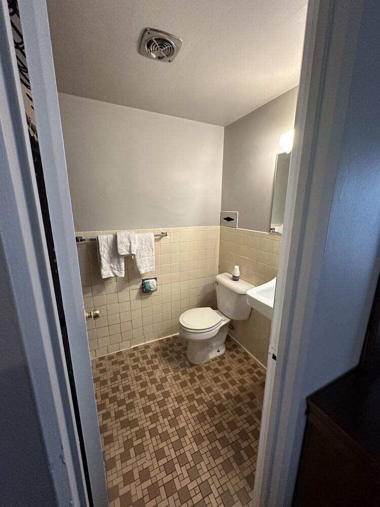 Budget Inn photo 7