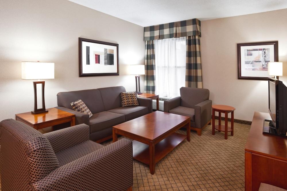 DoubleTree by Hilton Dayton Fairborn photo 2