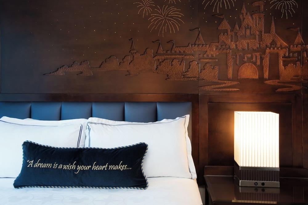 Disneyland Hotel photo 23