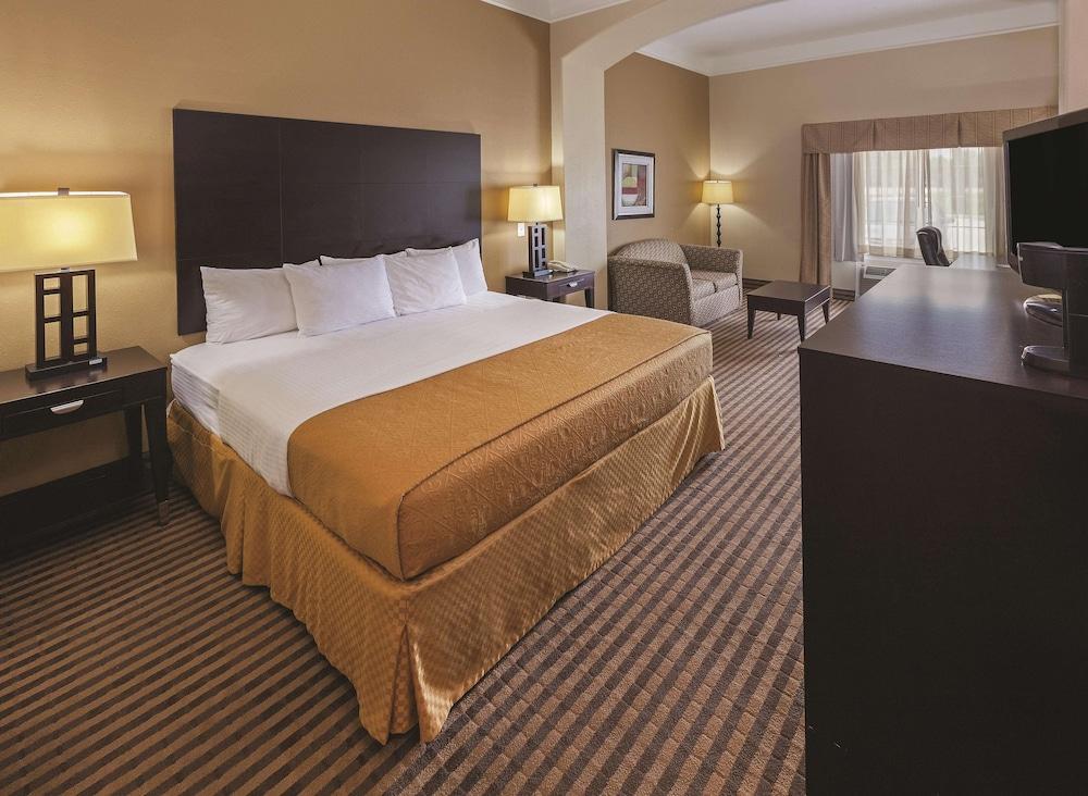 La Quinta Inn & Suites by Wyndham Livingston photo 9
