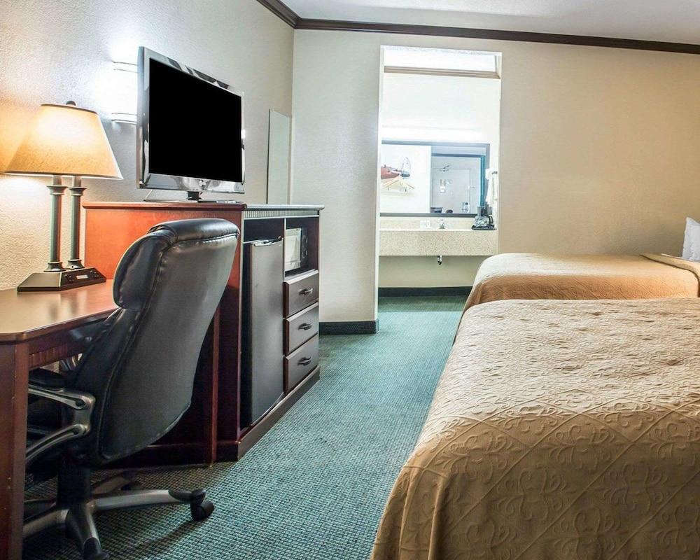 Quality Inn San Diego I-5 Naval Base photo 25