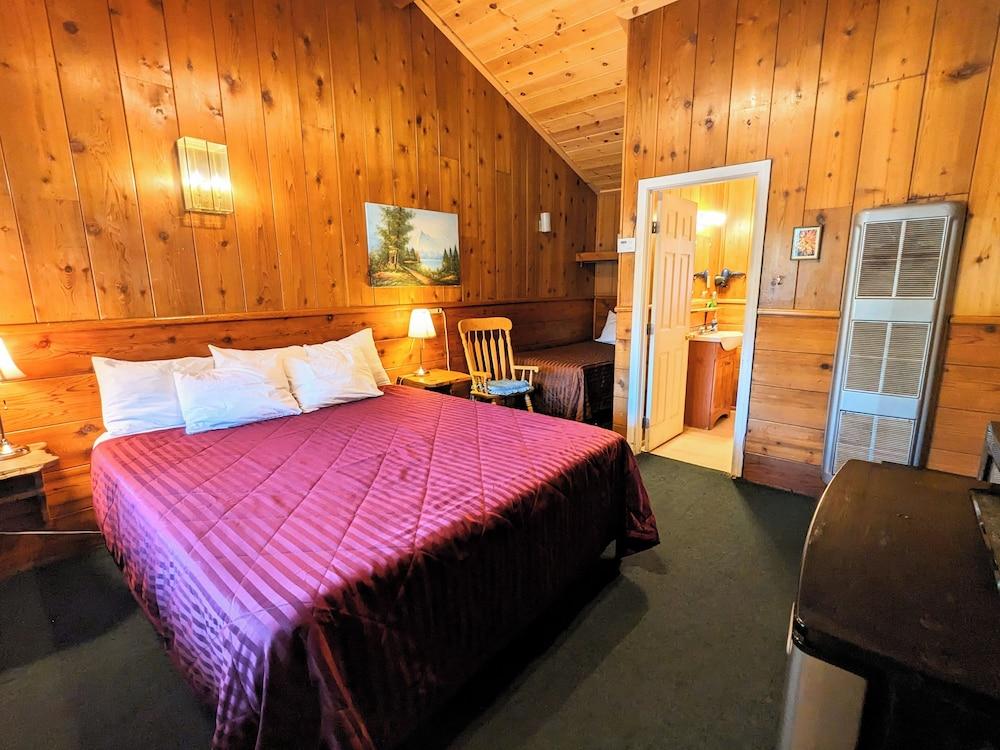 Bluebird Cottage Inn photo 37