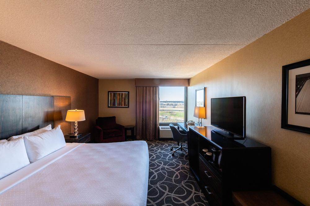 Crowne Plaza Newark Airport by IHG photo 4