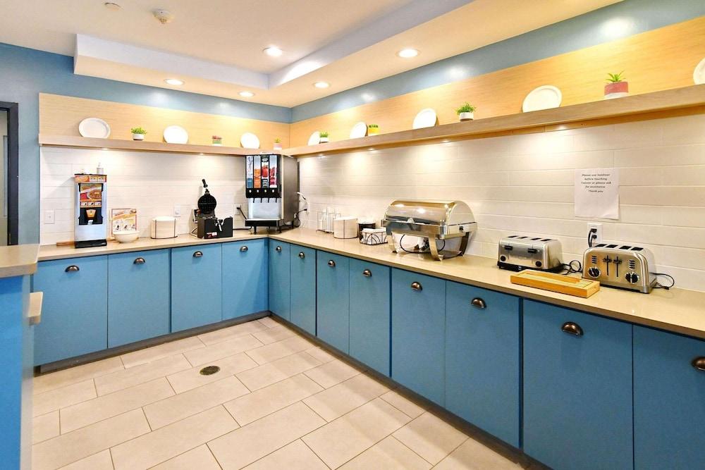 Country Inn & Suites by Radisson, Mount Morris, NY photo 13