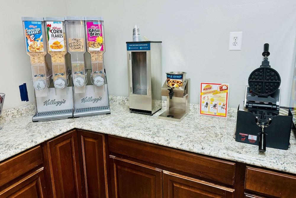 Ramada by Wyndham Lumberton photo 14