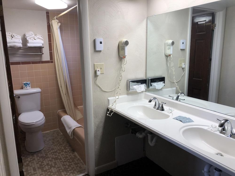 Dunes Inn photo 23