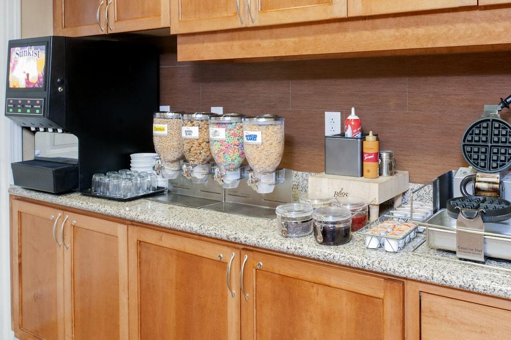 Residence Inn Marriott Moline photo 34