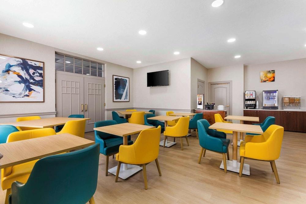 Comfort Inn & Suites Cuyahoga Falls - Akron photo 24