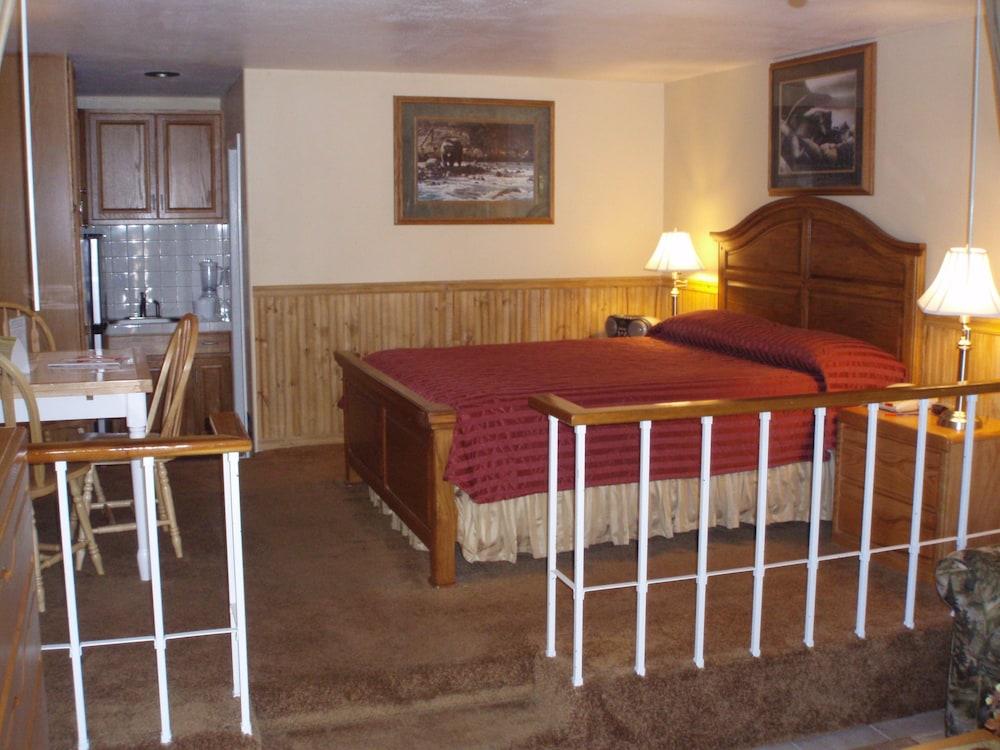 The Americana Village photo 9