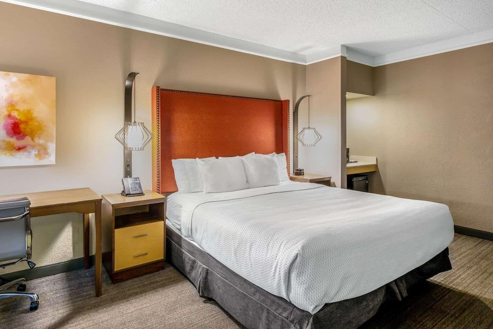 La Quinta Inn & Suites by Wyndham San Francisco Airport N photo 26