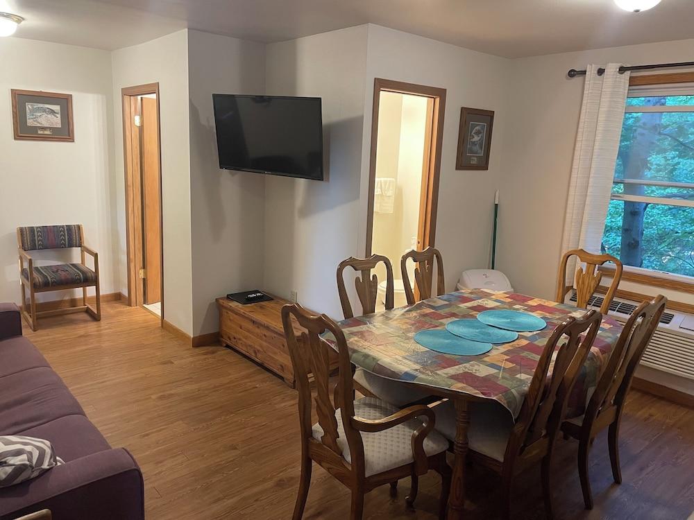 Lakeside Motel photo 16