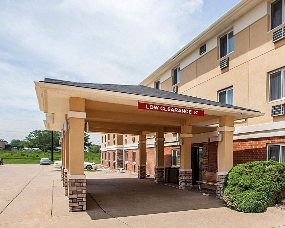 Quality Inn & Suites Davenport near I-80 photo 29