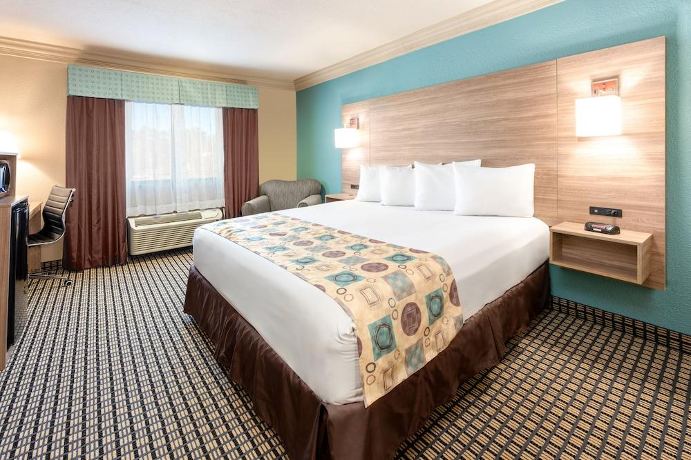 Ramada by Wyndham Houston Intercontinental Airport South photo 15