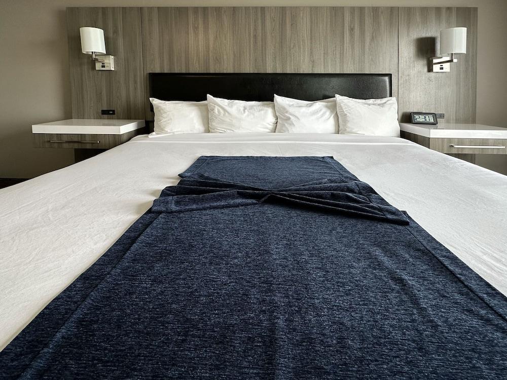 BayVue Hotel, Resort and Suites photo 67
