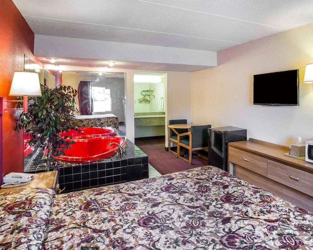 Econo Lodge Jonesboro - Atlanta South photo 11