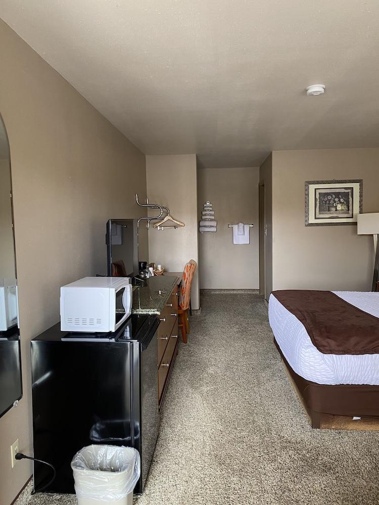 Whispering Sands Motel photo 11