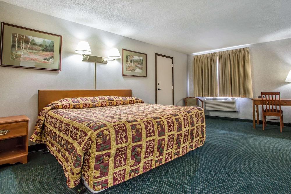 Rodeway Inn Bedford photo 47