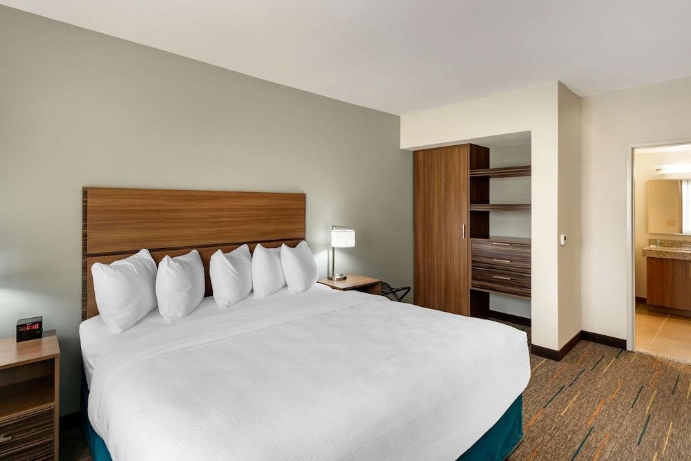 MainStay Suites Lancaster Dallas South photo 5