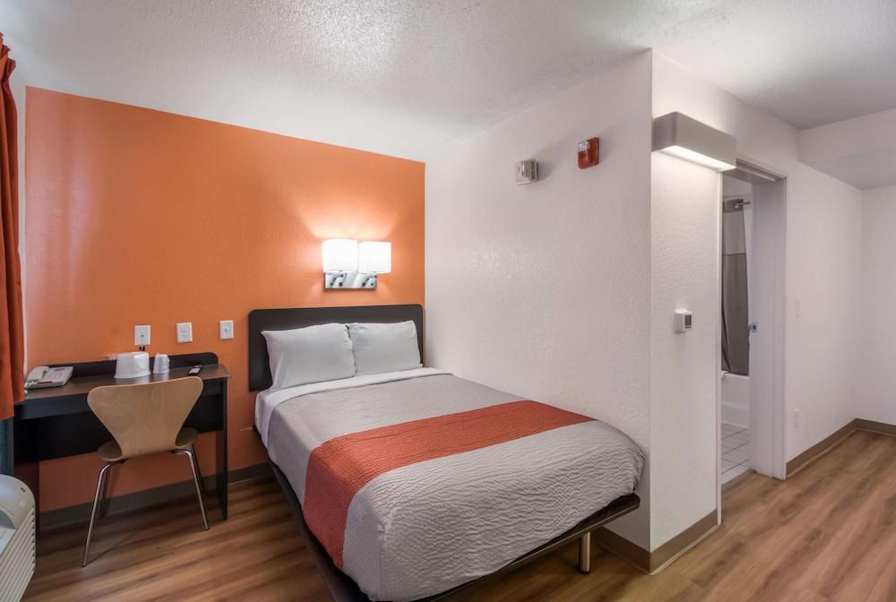 Park Inn by Radisson, Fargo West Acres photo 46