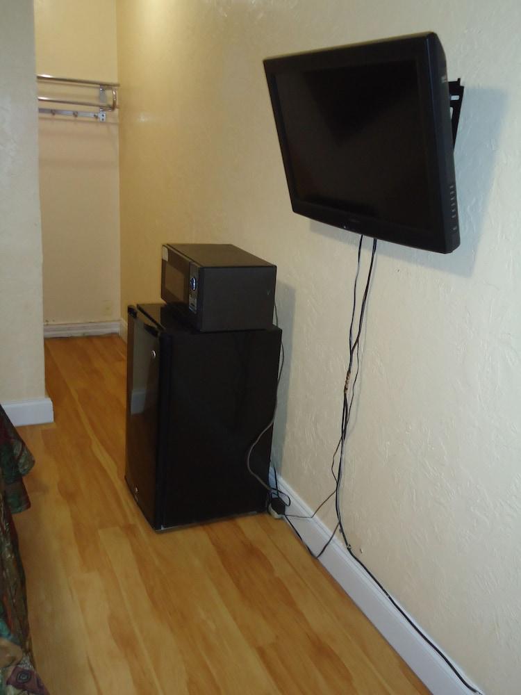 Budget Inn photo 3
