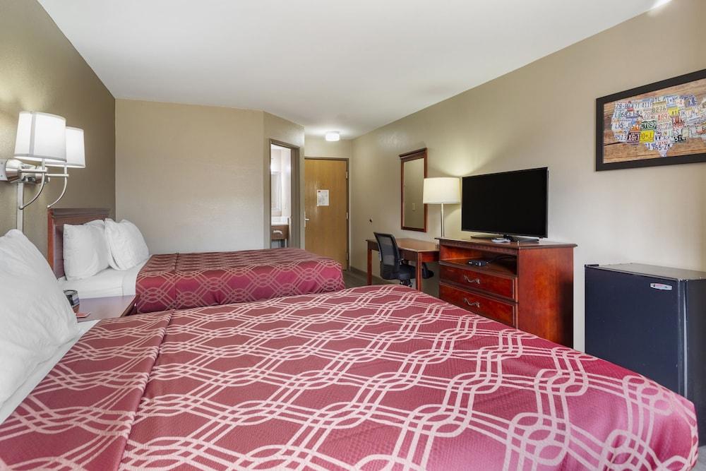 Econo Lodge Inn & Suites Dickson photo 18