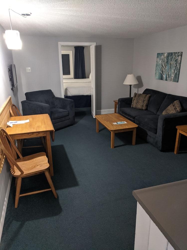 Eastern Inn & Suites photo 13
