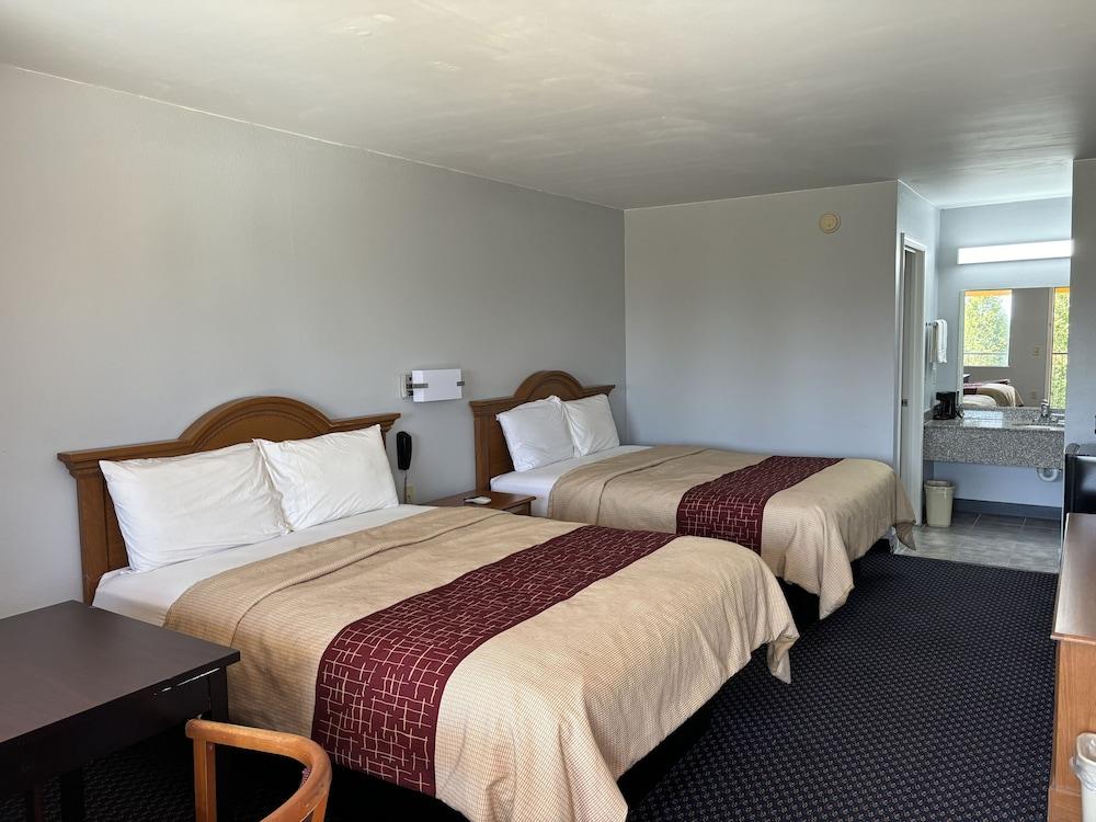 Clairmont Inn photo 5