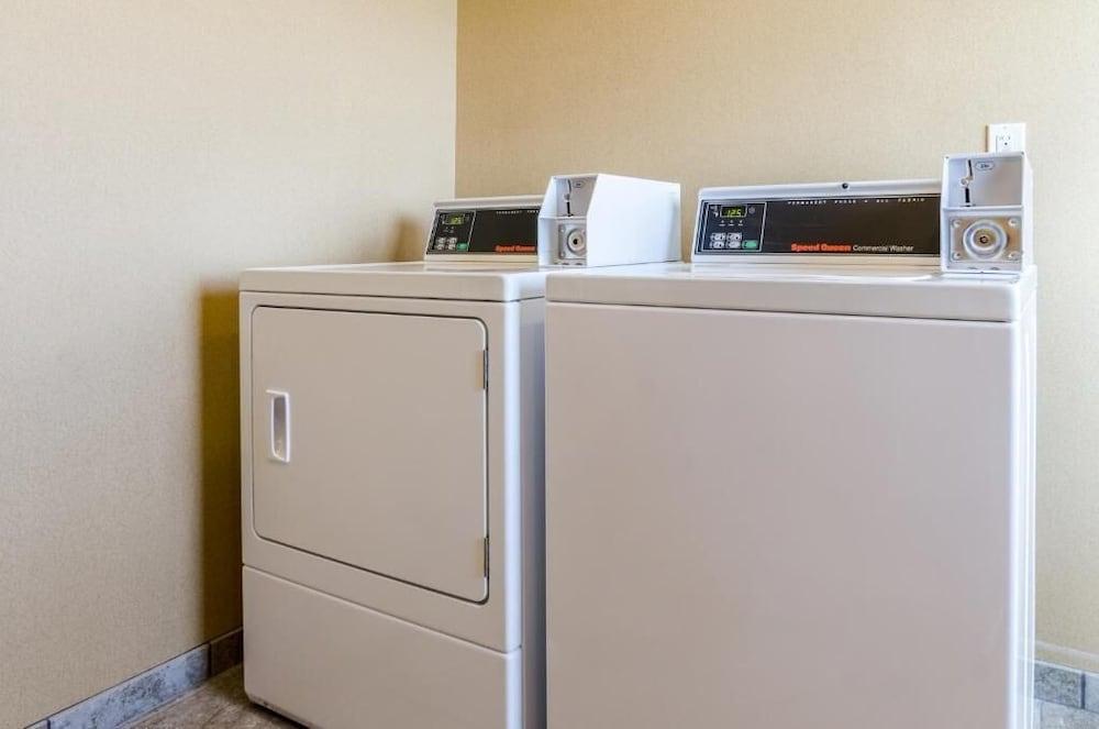 Cobblestone Inn & Suites photo 15