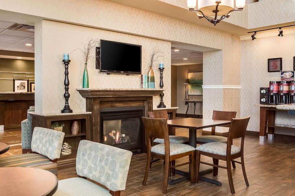 Hampton Inn & Suites Lincoln - Northeast I-80 photo 2
