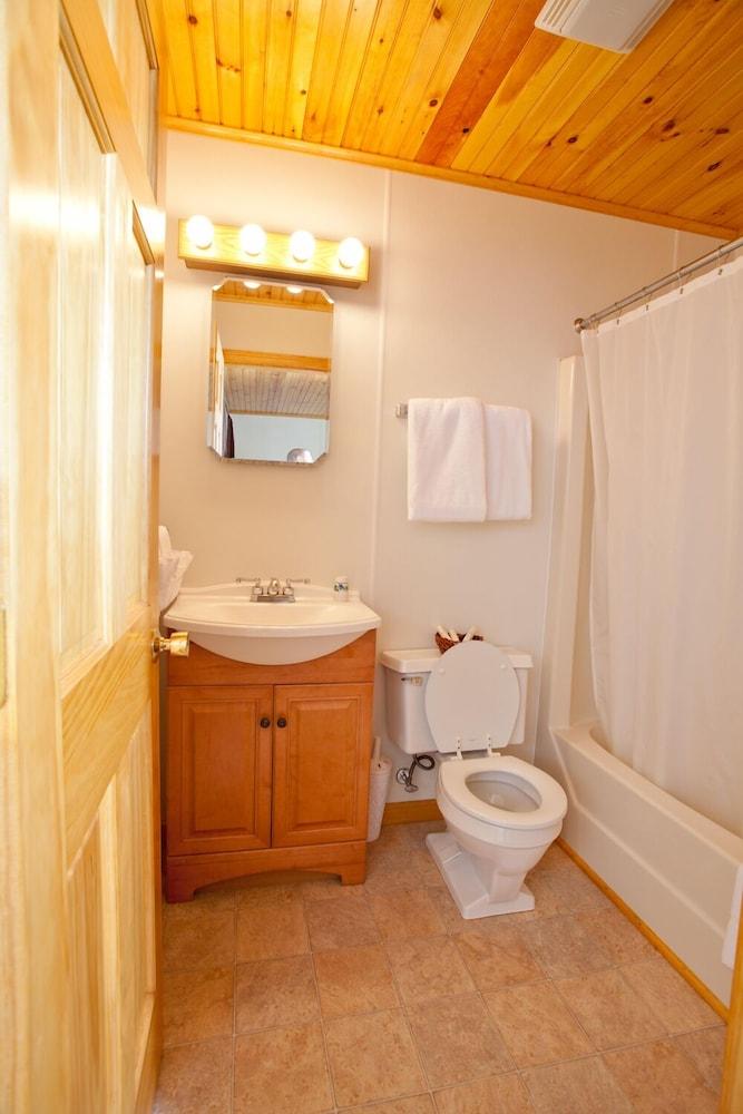 Blue Hill Lodge photo 19