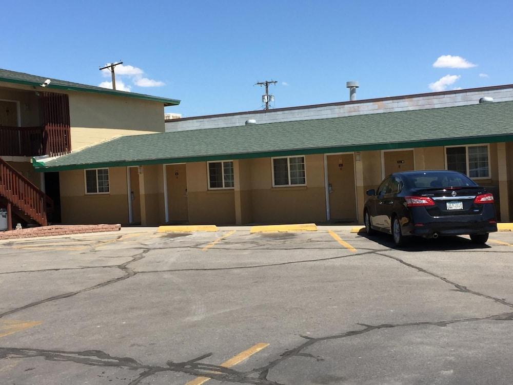 Encore Motel photo 6