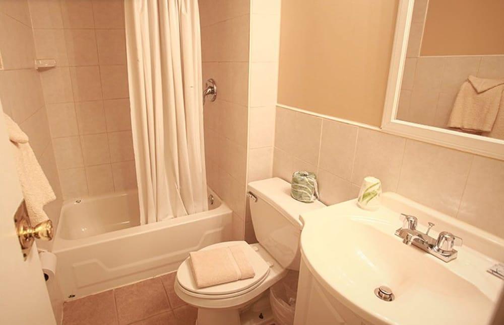 Meadowbrook Motor Lodge photo 22