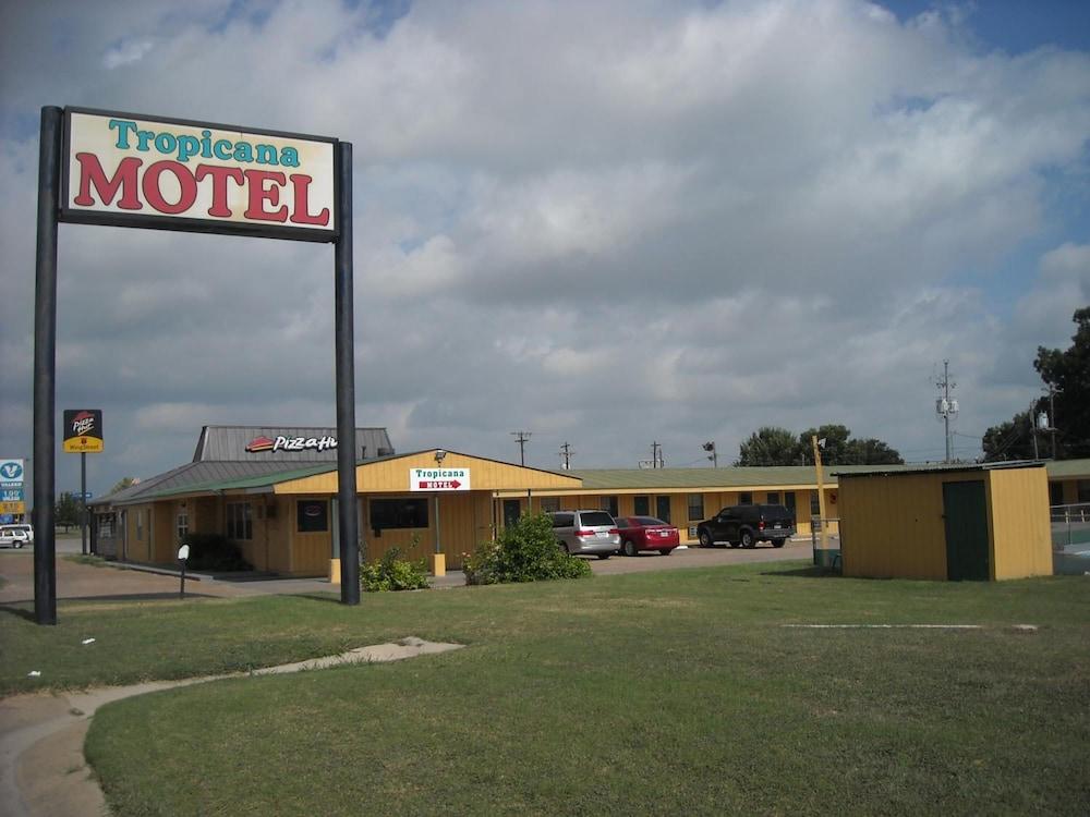 Tropicana Motel photo 15