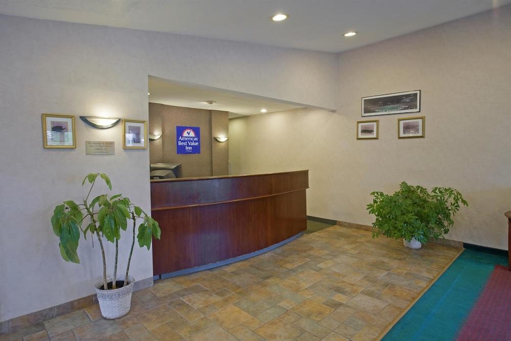 Americas Best Value Inn Lansing photo 2