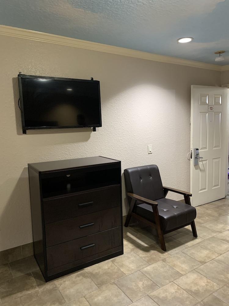 Luxury Inn and Suites photo 3