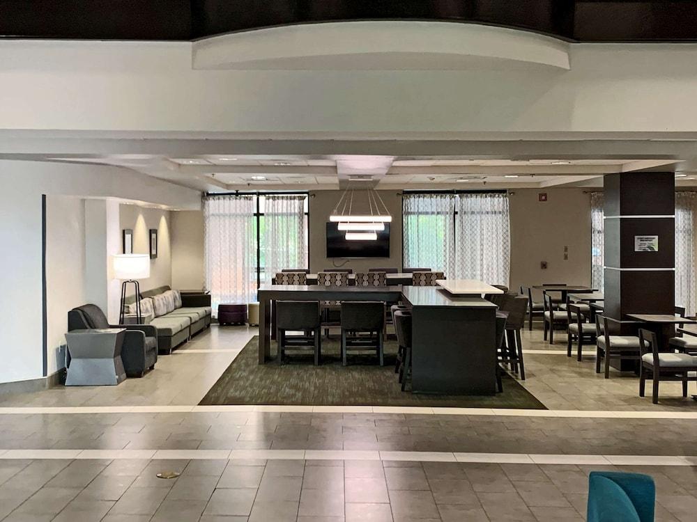 Comfort Inn & Suites Columbus North photo 6
