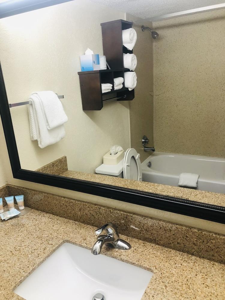 Quail Inn & Suites photo 42